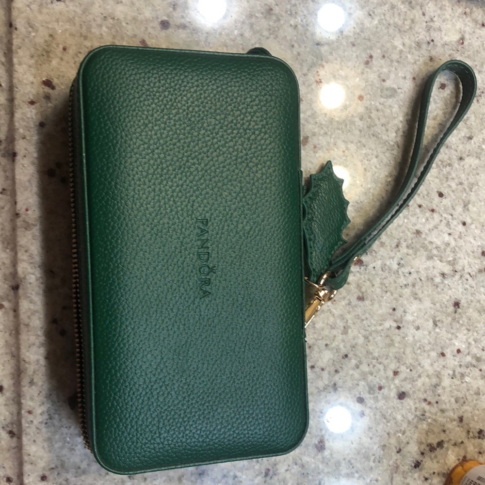 AUTHENTIC NEW GREEN PANDORA JEWELRY CASE
